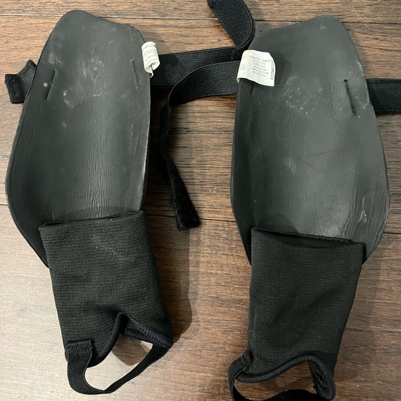 DSG Soccer cleats and Nike shin guard combo - Picture 8 of 9